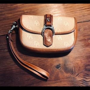 🔴sold🔴 Dooney Bourke wristlet clutch